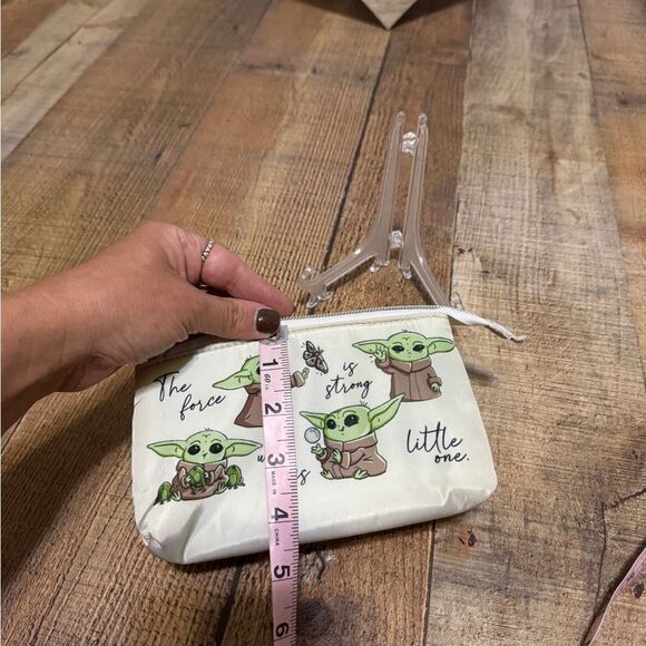 Boxlunch x lucasfilm x bio world x Star Wars x mandalorian the child pouch - Picture 13 of 13